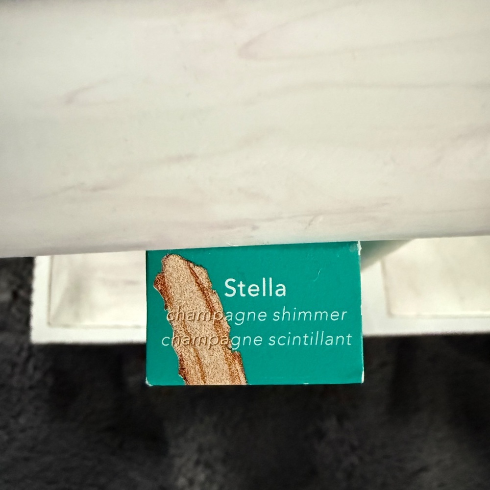 NIB Thrive Causemetics brilliant eye brightener highlighting stick in Stella